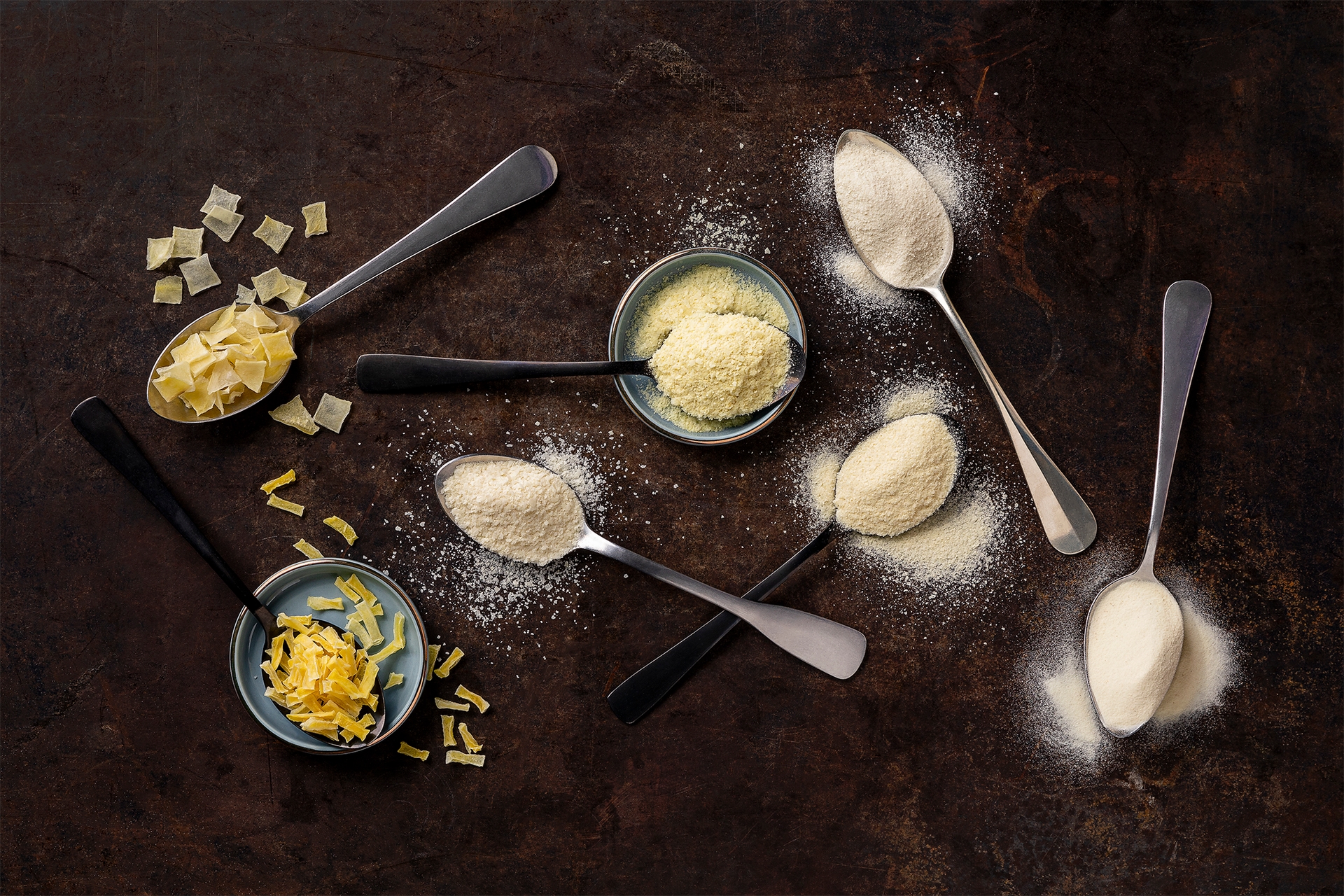 Dehydrated potato flakes and granules