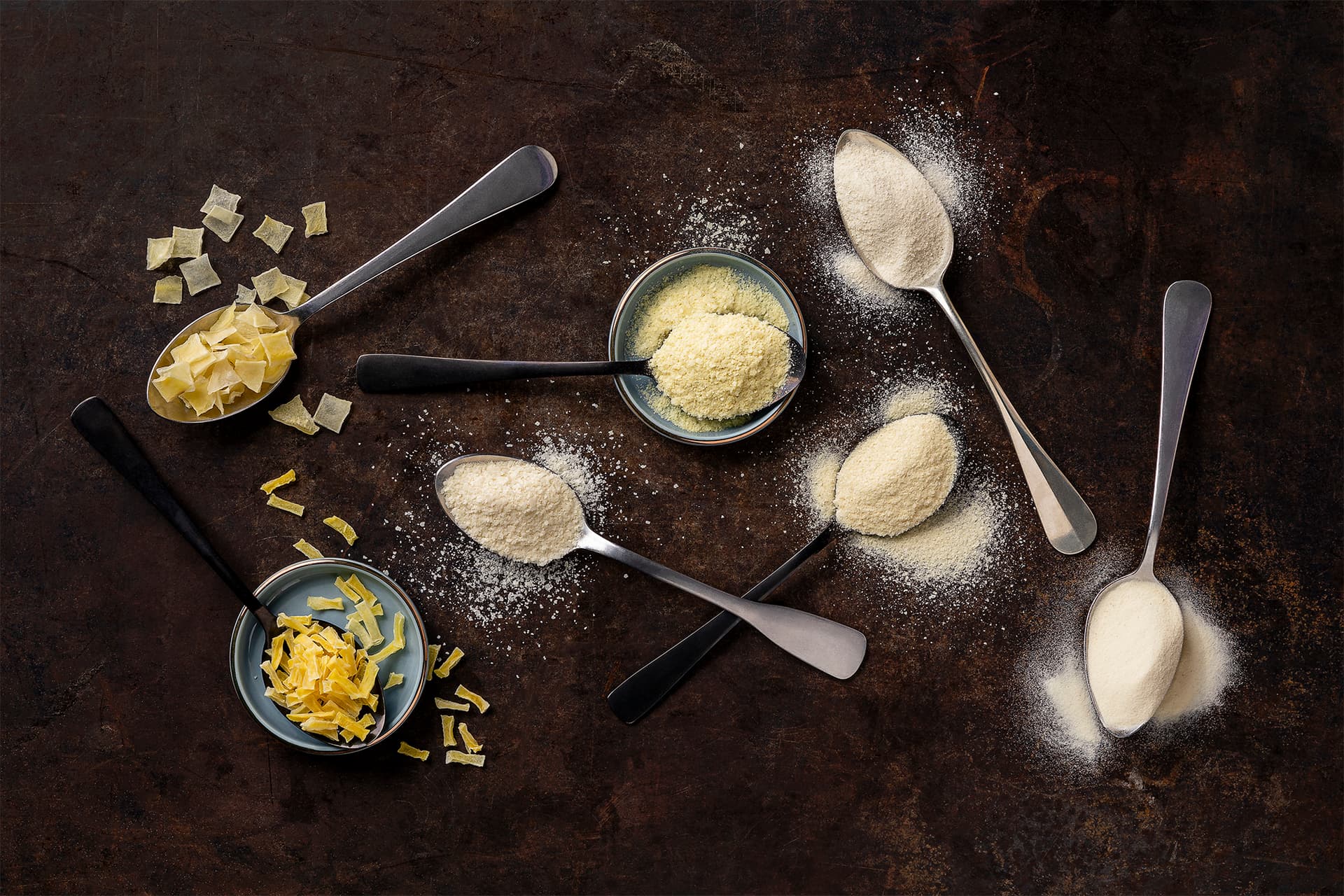 Dehydrated potato flakes and granules