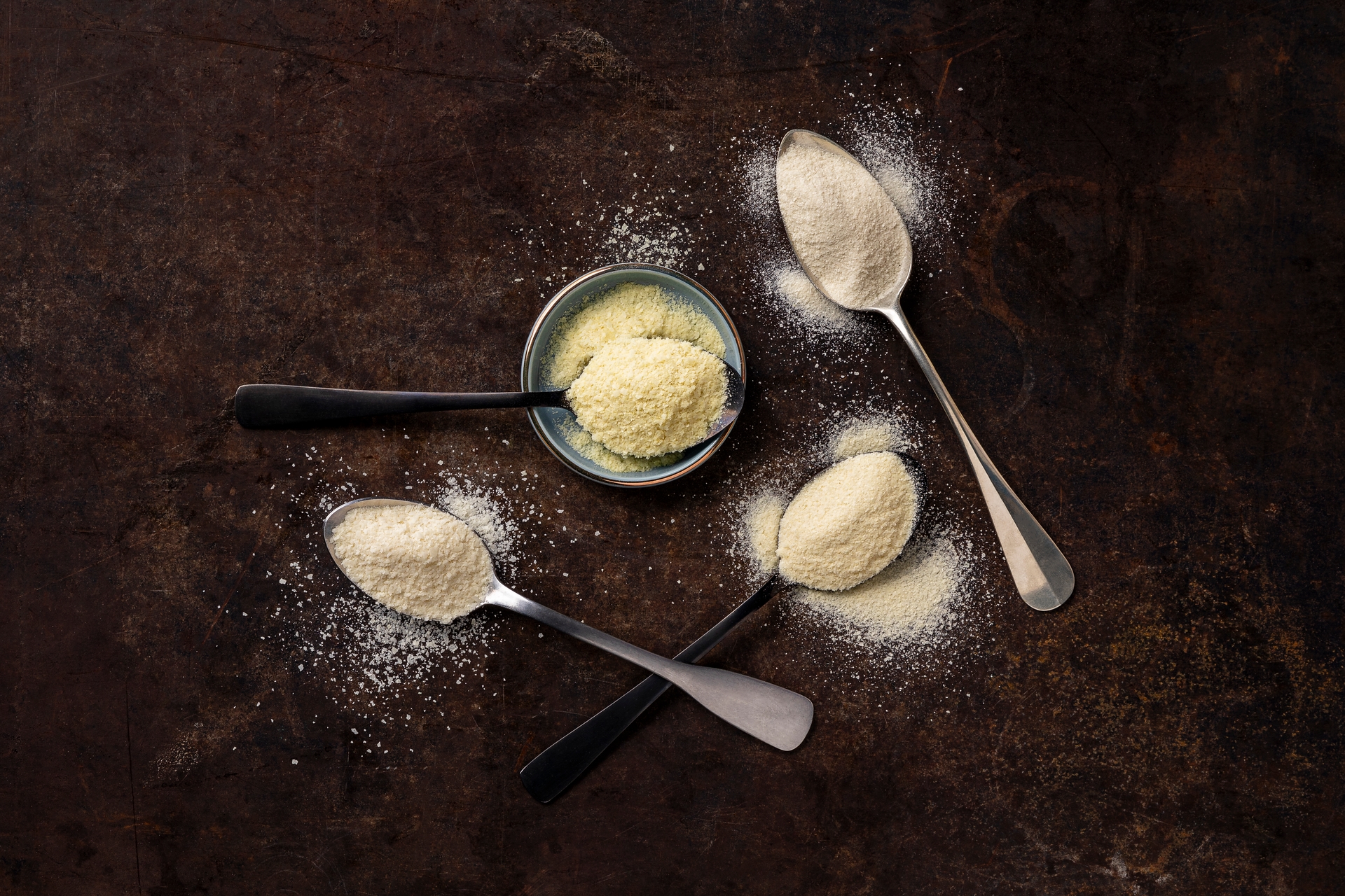 Potato flakes and granules